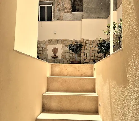 Апартаменты Mandralisca Garden